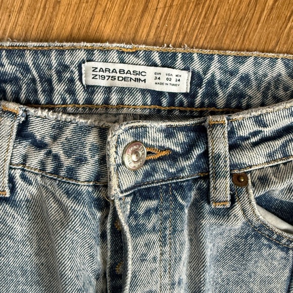 Zara Blue Straight Leg Jeans with Vintage-Inspired Look - Picture 7 of 12